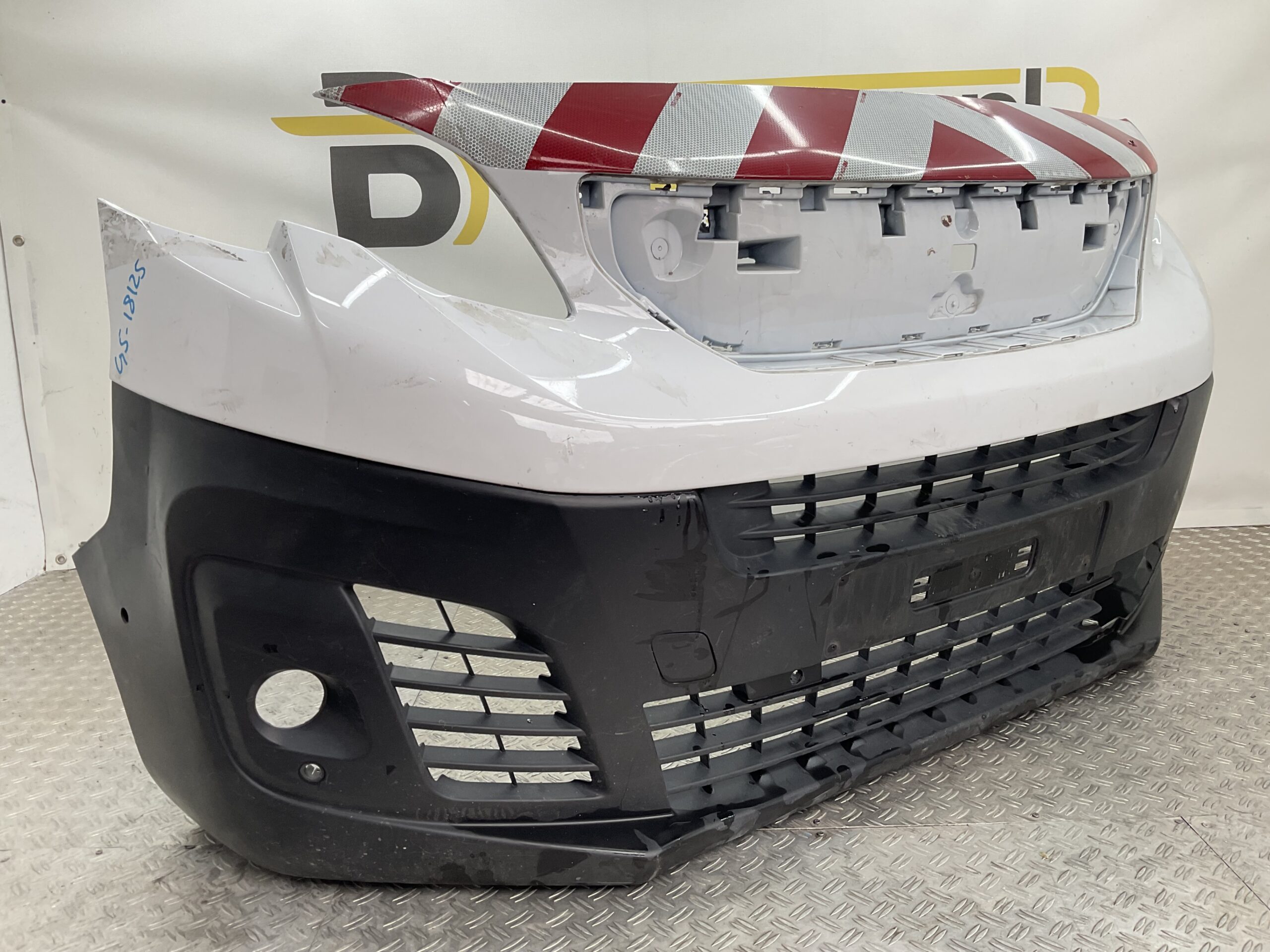Bumper Peugeot Expert Citroen Jumpy 18-23 9808639977 Voorbumper J5-18125