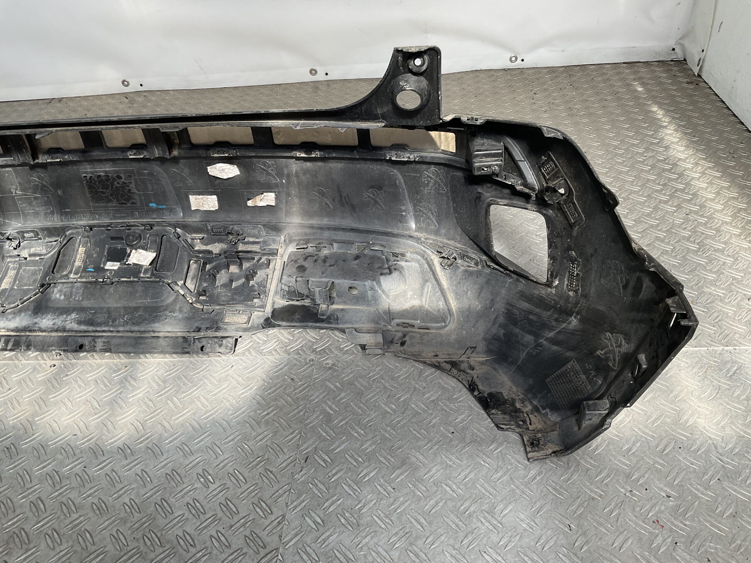 Bumper Peugeot 3008 16-21 9811865077 Achterbumper F1-19529