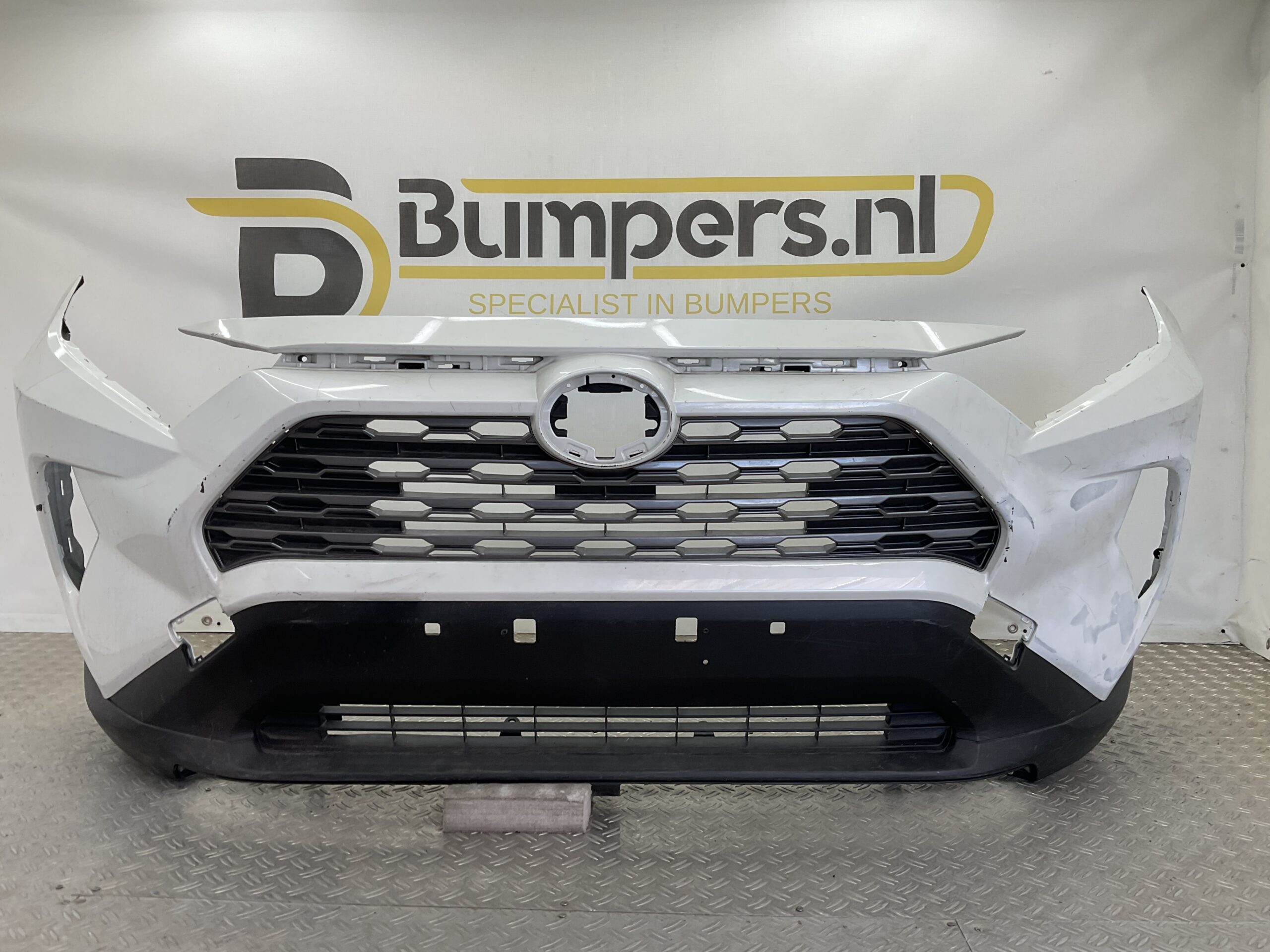 BUMPER Toyota Rav 4 V 2019-2024 53113-42110 VOORBUMPER D5-19587