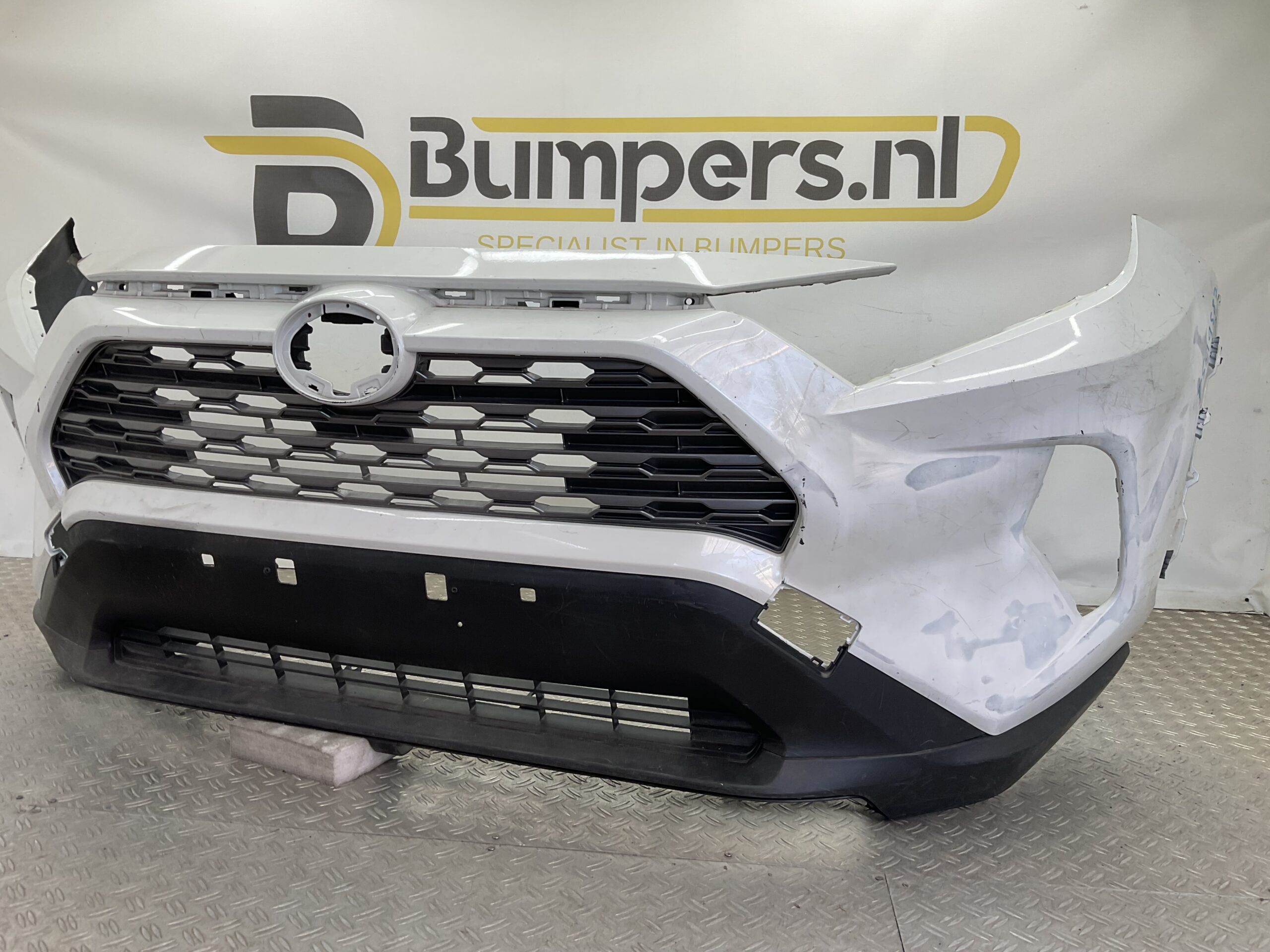 BUMPER Toyota Rav 4 V 2019-2024 53113-42110 VOORBUMPER D5-19587