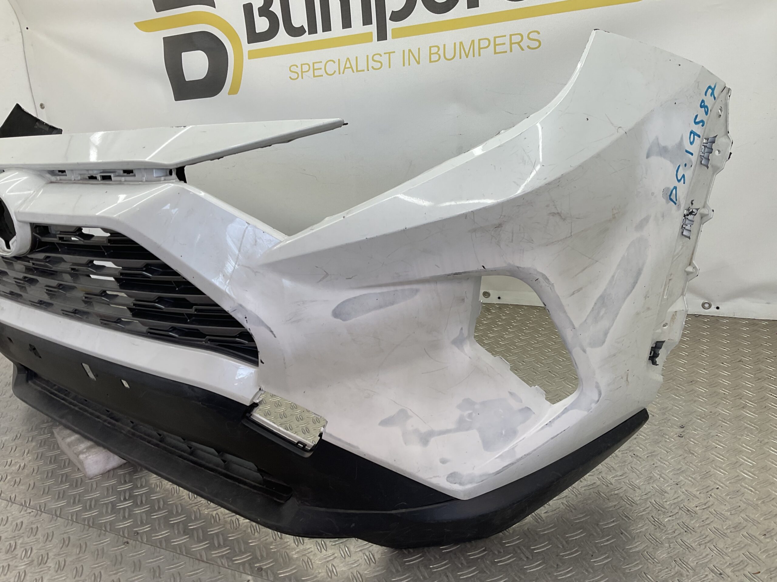 BUMPER Toyota Rav 4 V 2019-2024 53113-42110 VOORBUMPER D5-19587