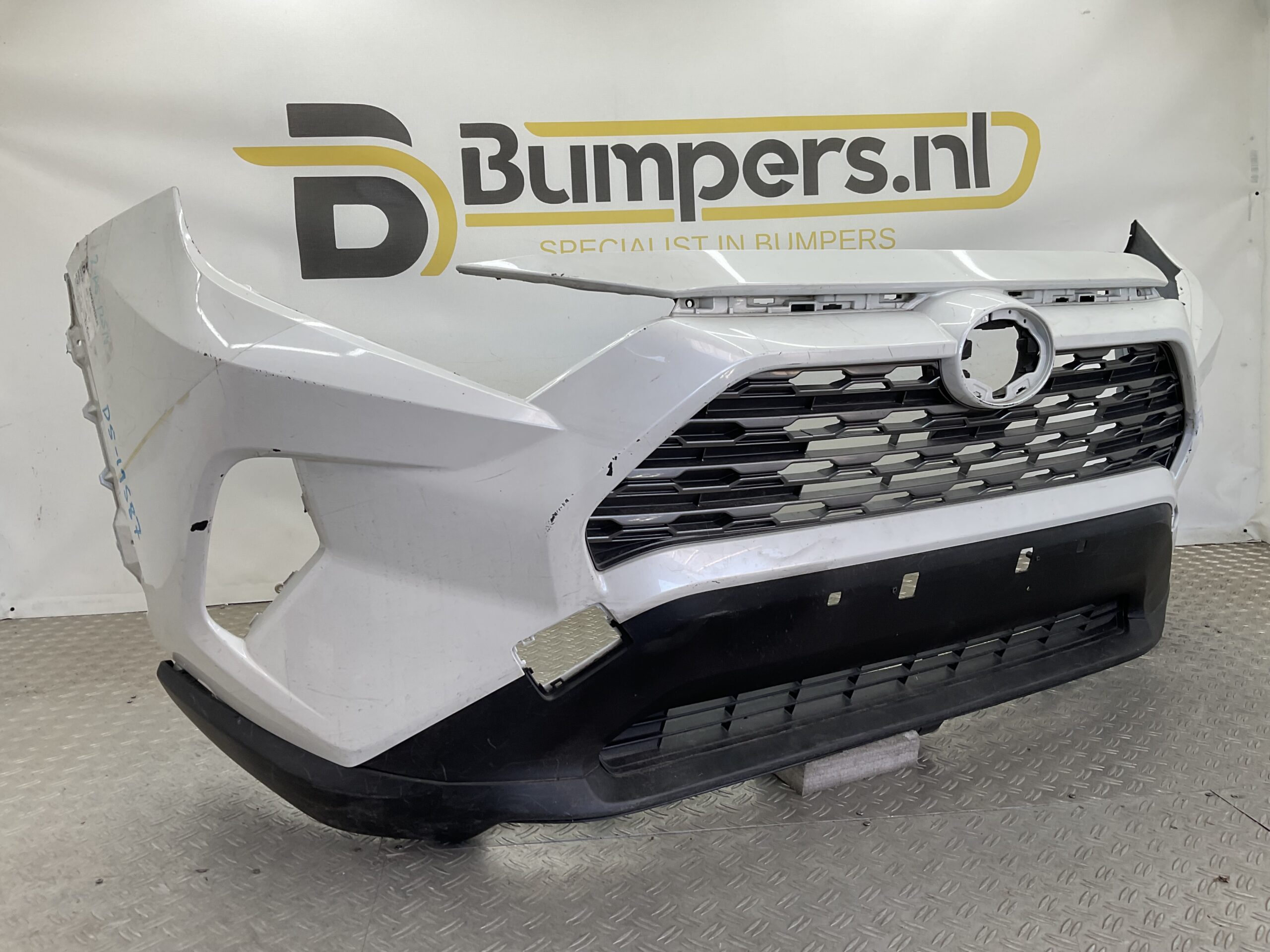 BUMPER Toyota Rav 4 V 2019-2024 53113-42110 VOORBUMPER D5-19587