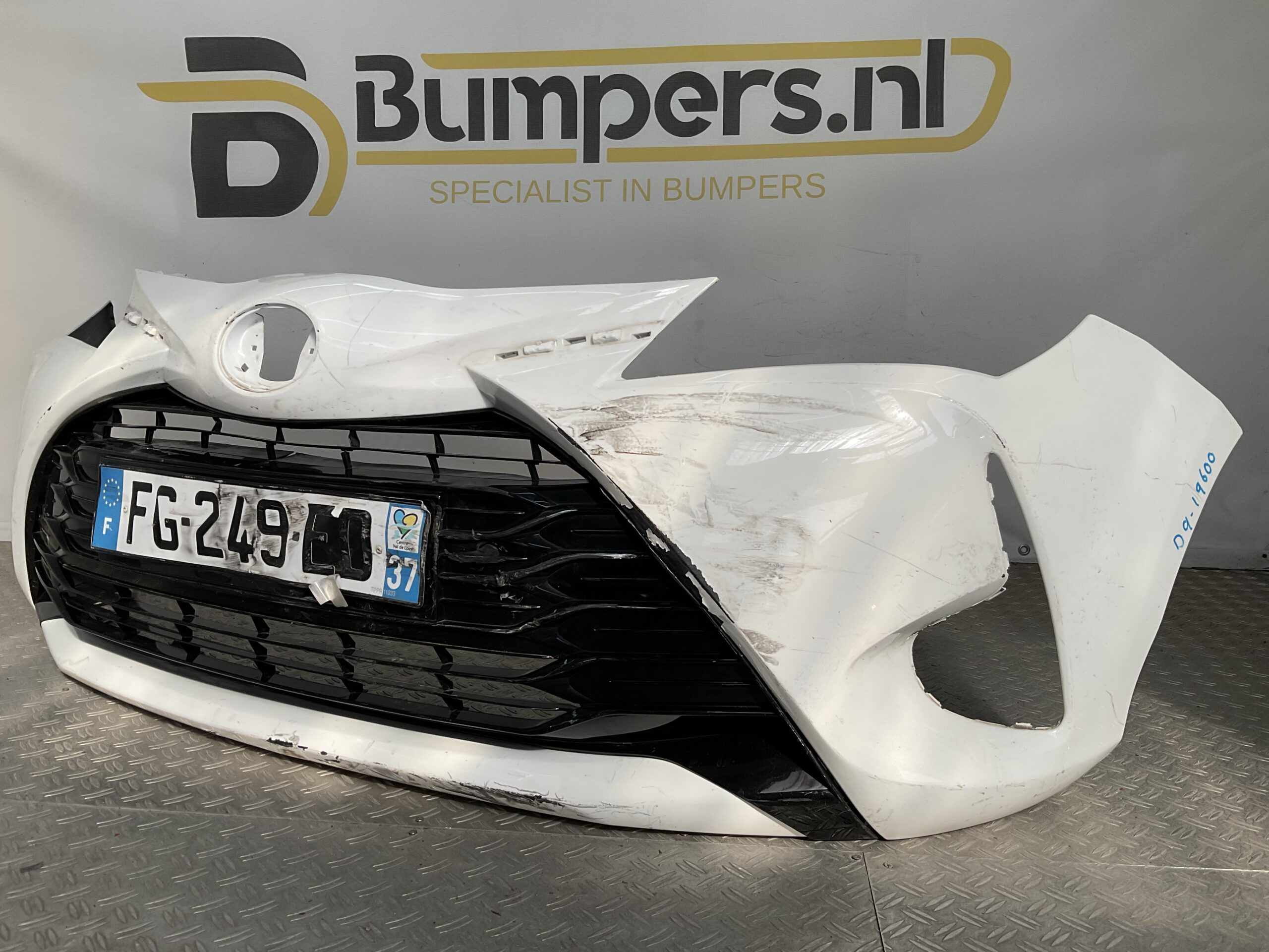 Bumper Toyota Yaris 3 2017-2020 531020D130 Voorbumper D9-19600