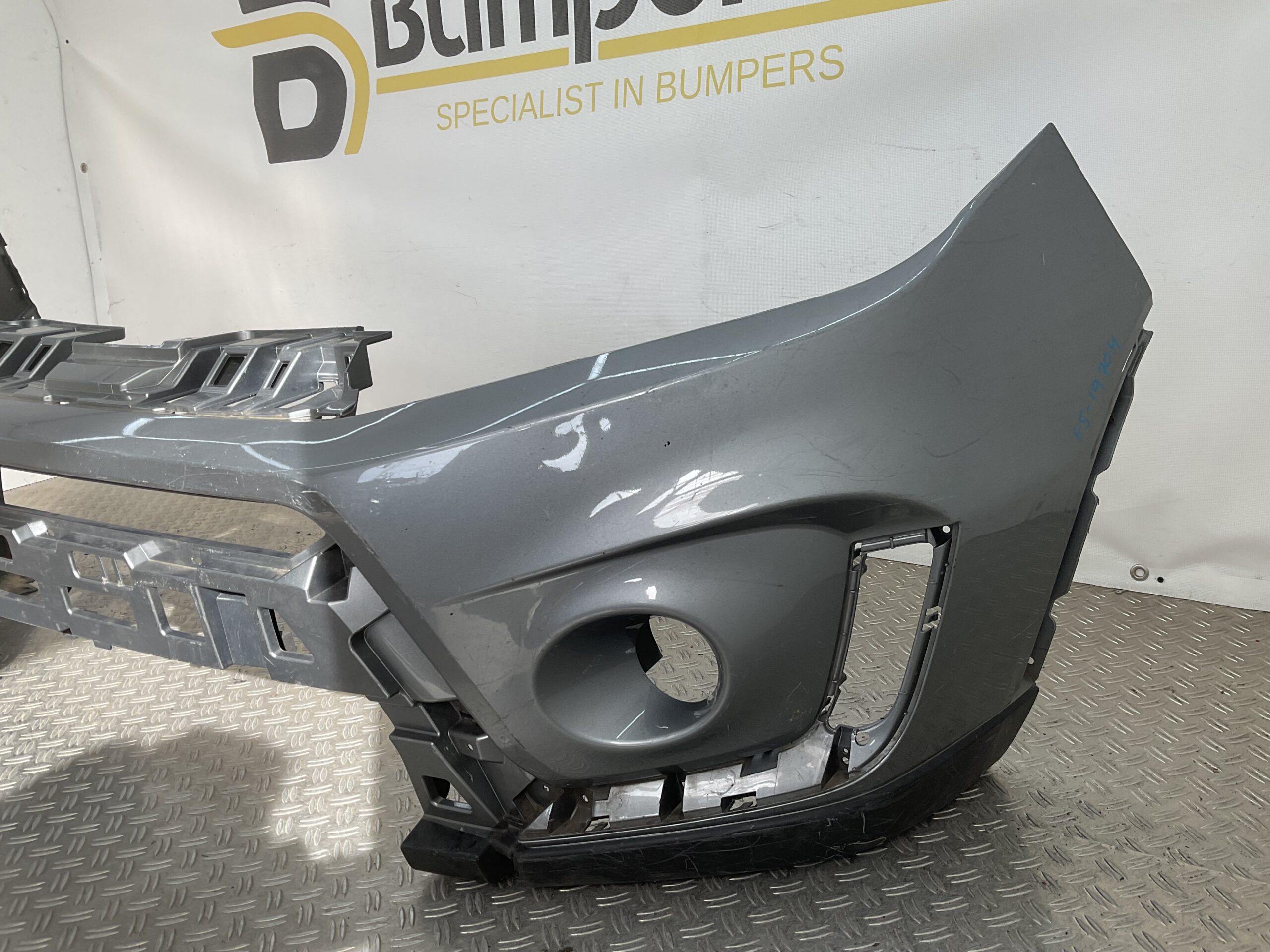 Bumper Suzuki Vitara Facelift 71711-86R Voorbumper E5-19704