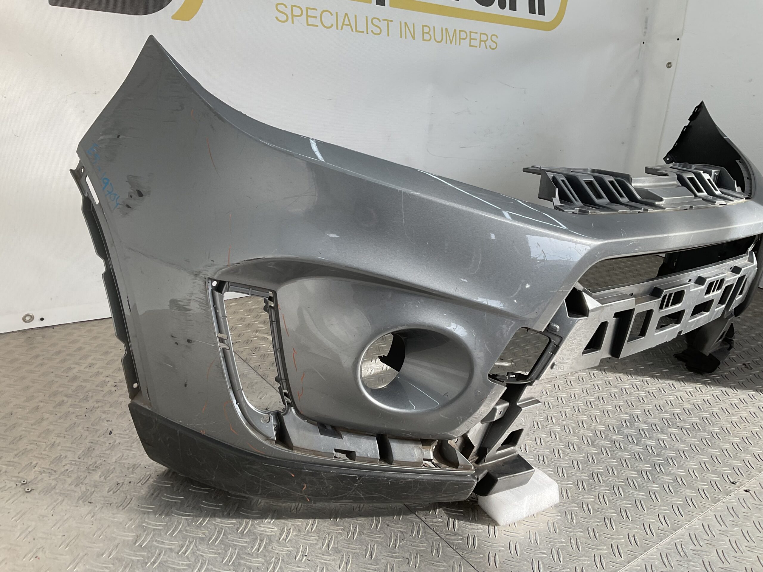 Bumper Suzuki Vitara Facelift 71711-86R Voorbumper E5-19704