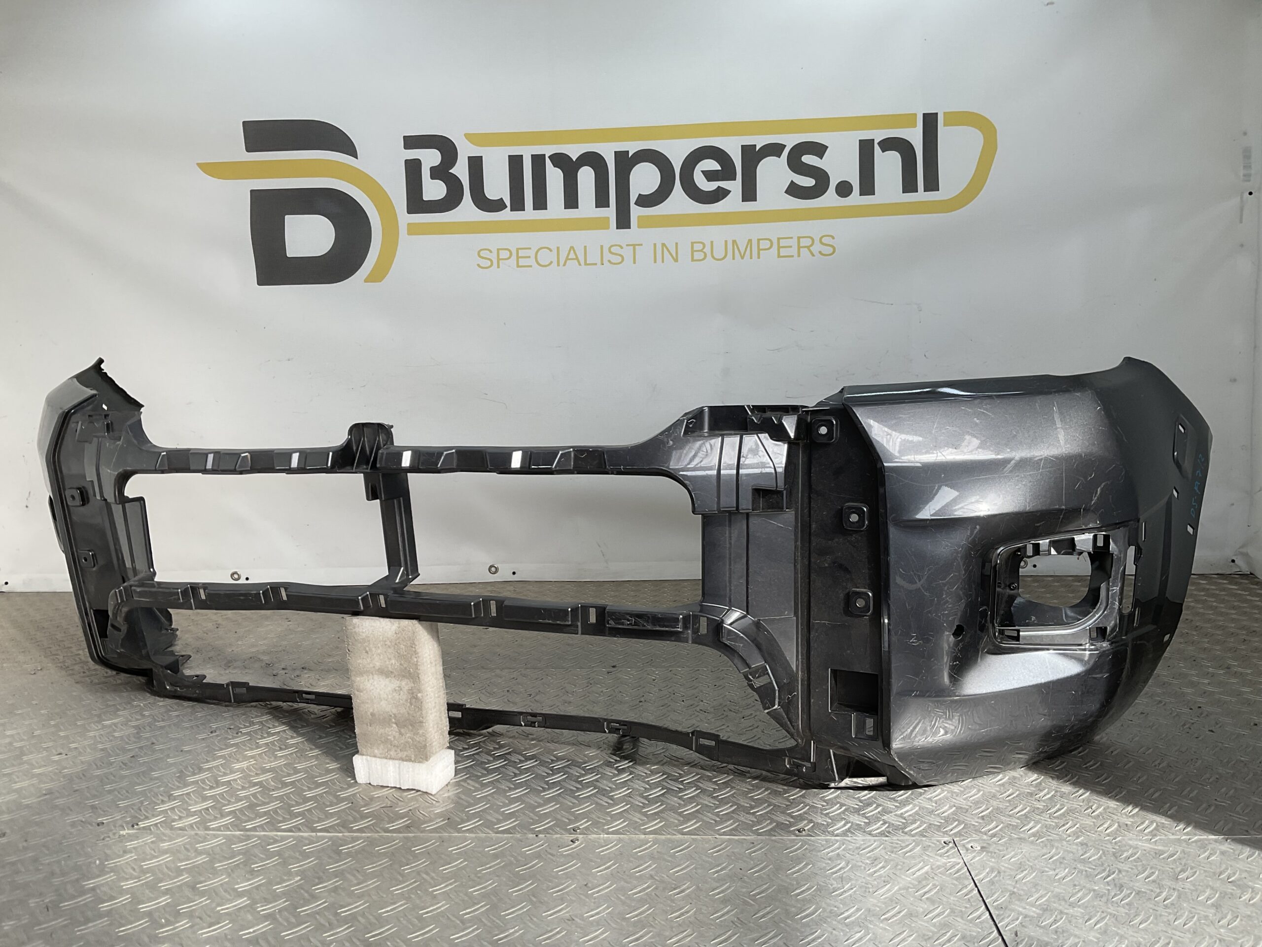 Bumper Toyota Hilux VIII 2021 52119-YP140 Voorbumper D5-19712