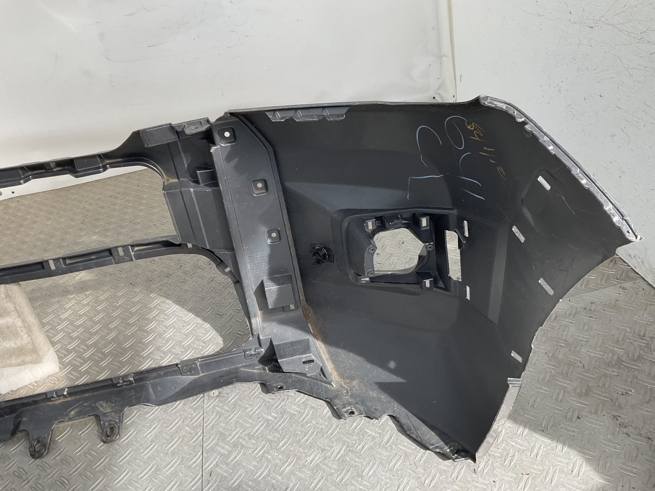 Bumper Toyota Hilux VIII 2021 52119-YP140 Voorbumper D5-19712