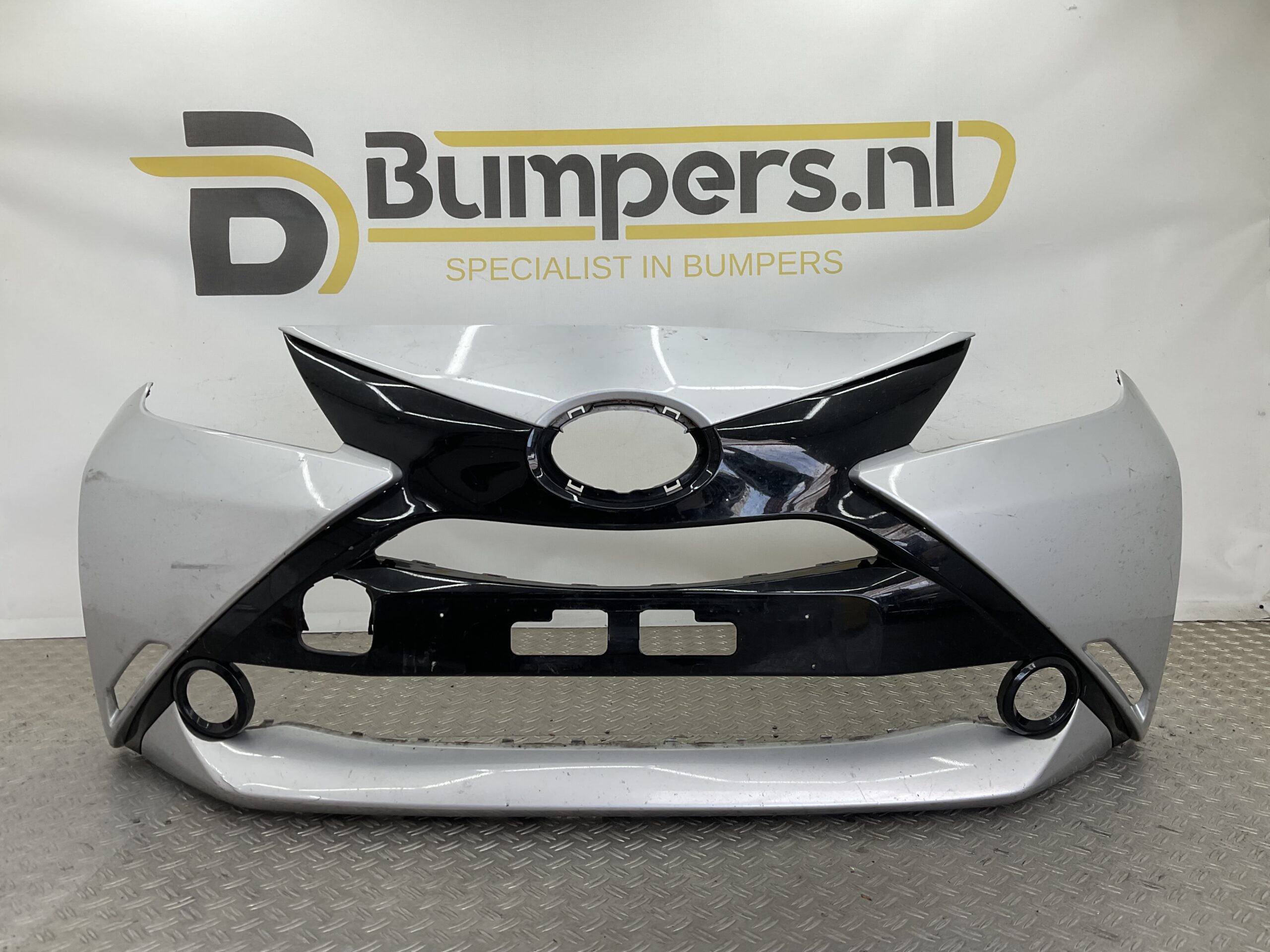 BUMPER Toyota Aygo 2014-2017 52112-0H020 VOORBUMPER D3-19755