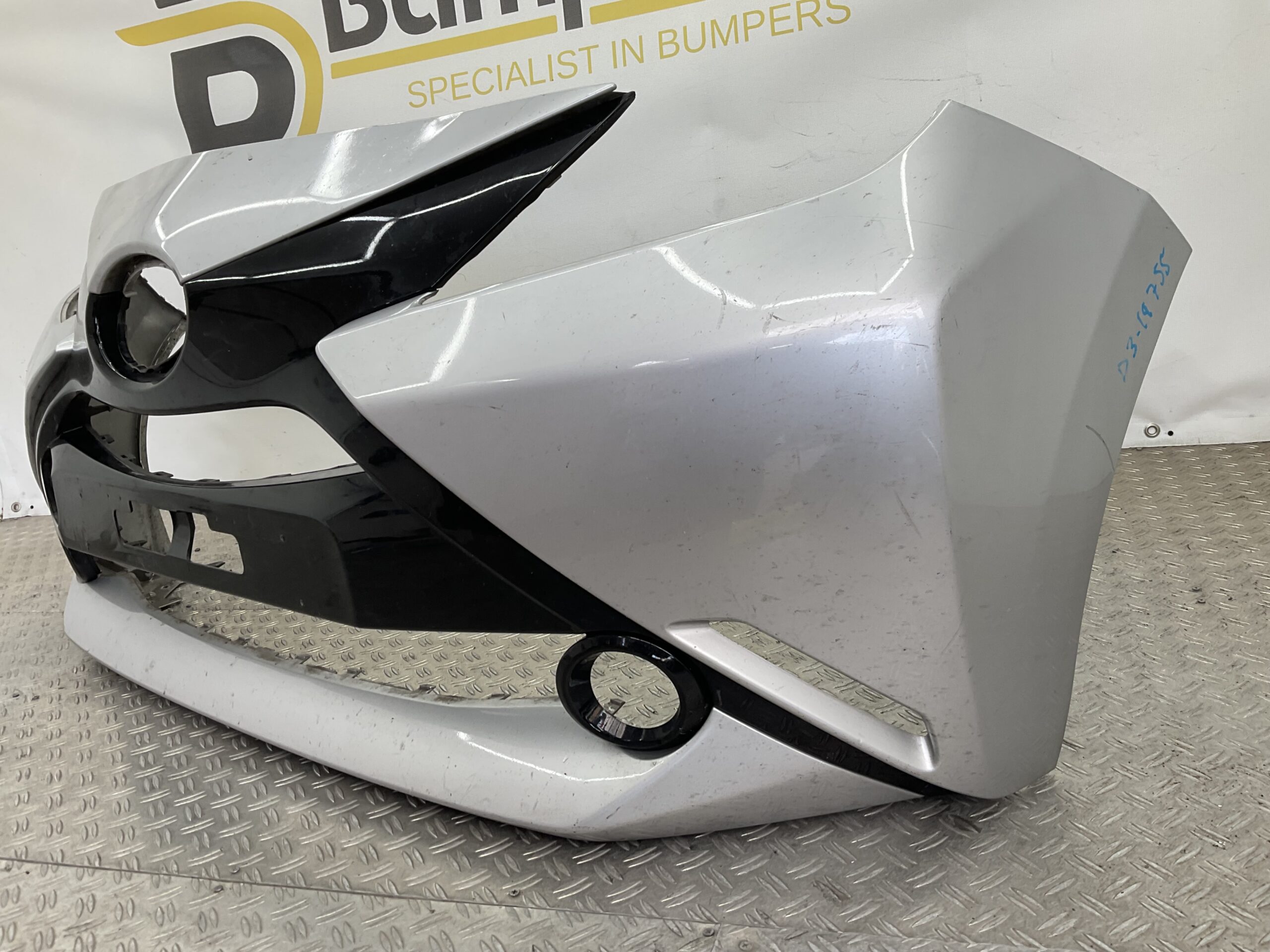 BUMPER Toyota Aygo 2014-2017 52112-0H020 VOORBUMPER D3-19755