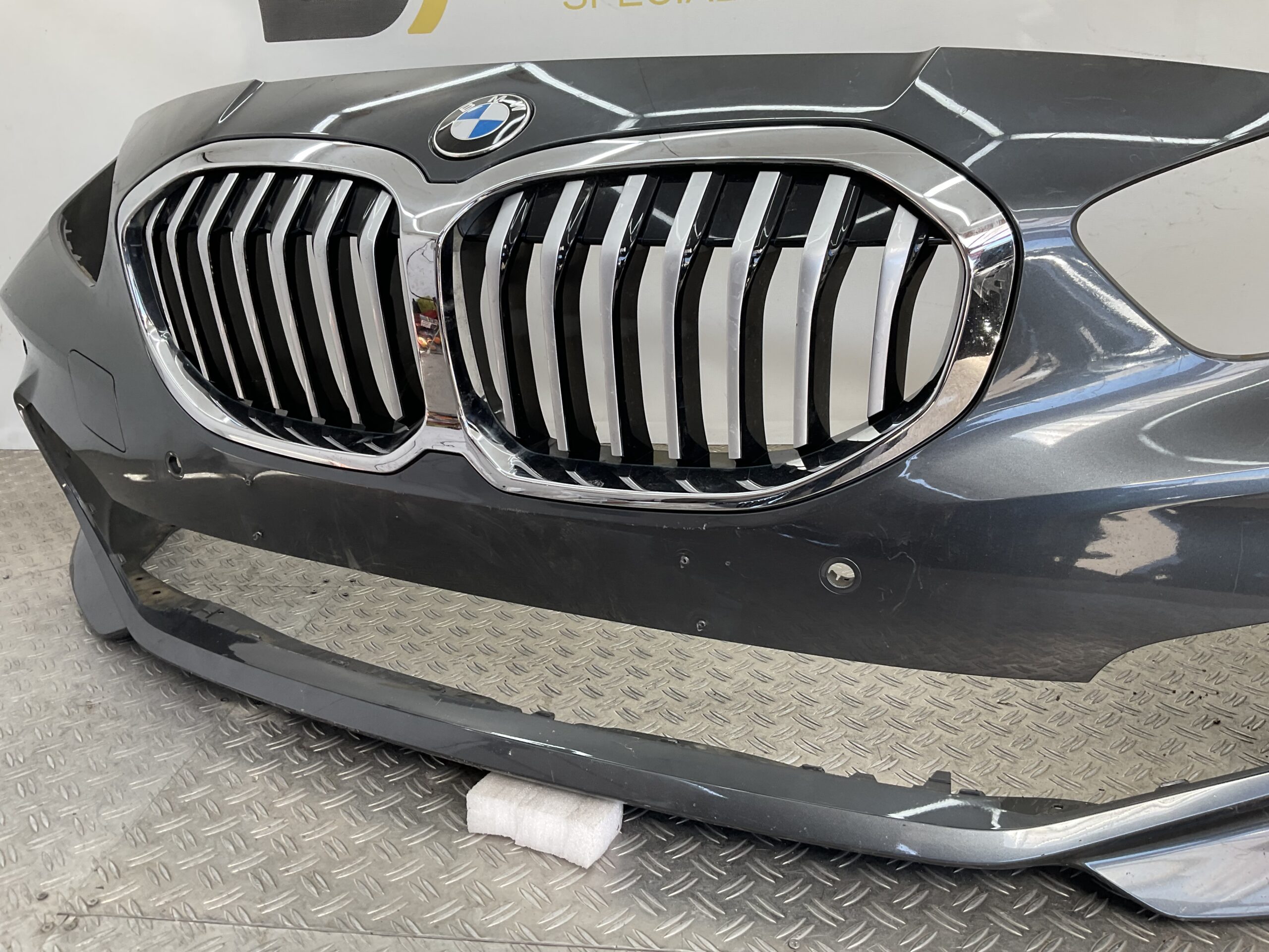 Bumper BMW 1 Serie F40 MPakket M-Pakket 4xpdc 51118070928 Voorbumper K5-19926