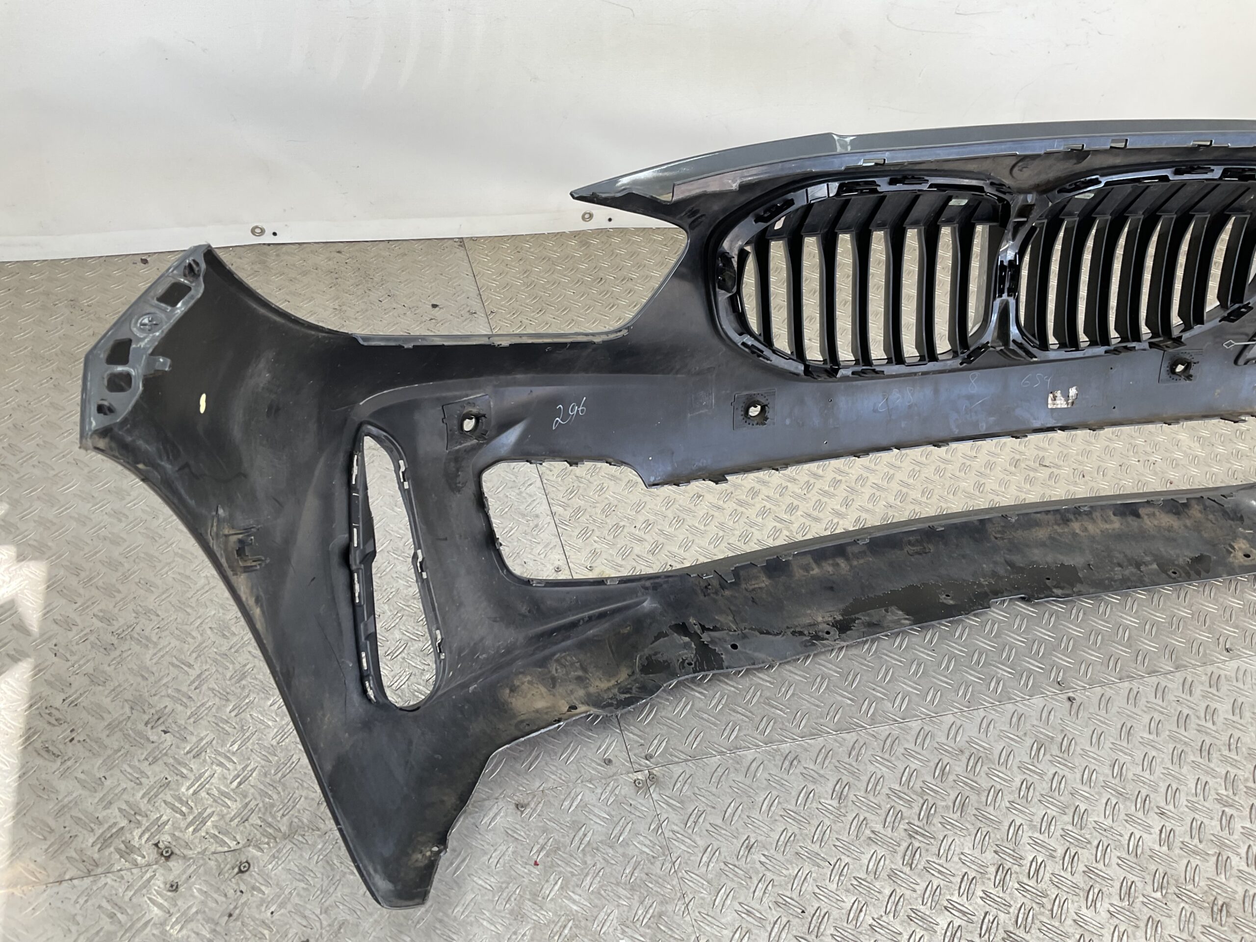 Bumper BMW 1 Serie F40 MPakket M-Pakket 4xpdc 51118070928 Voorbumper K5-19926