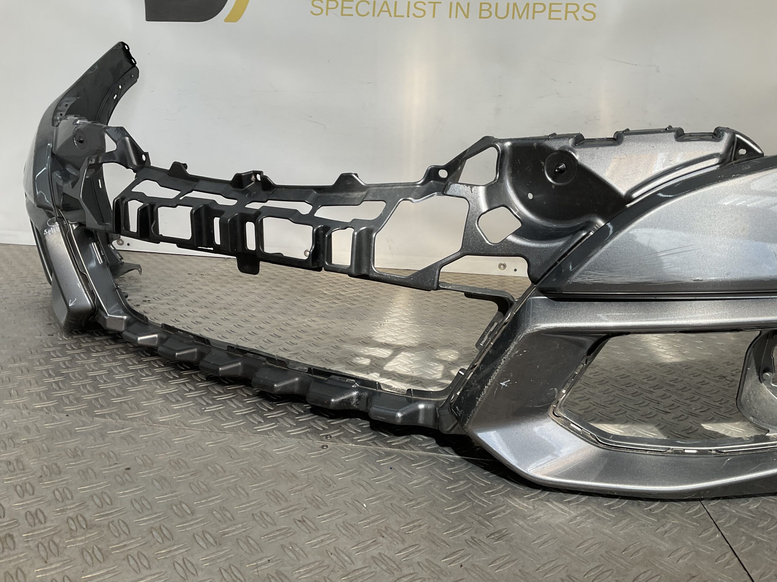 BUMPER Honda Civic 9 2015-2018 71101-TV0-ZY00 VOORBUMPER D10-19194