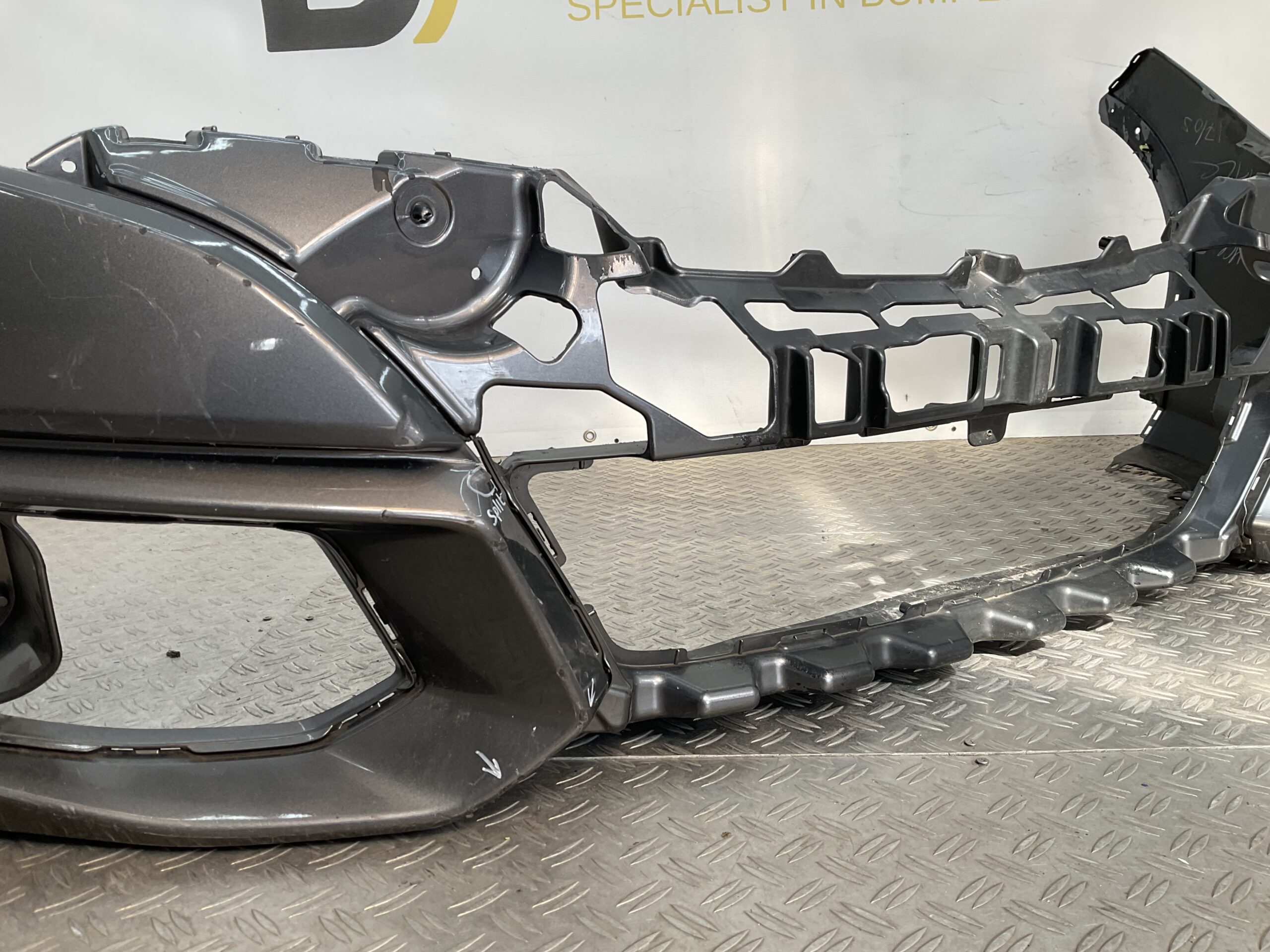 BUMPER Honda Civic 9 2015-2018 71101-TV0-ZY00 VOORBUMPER D10-19194