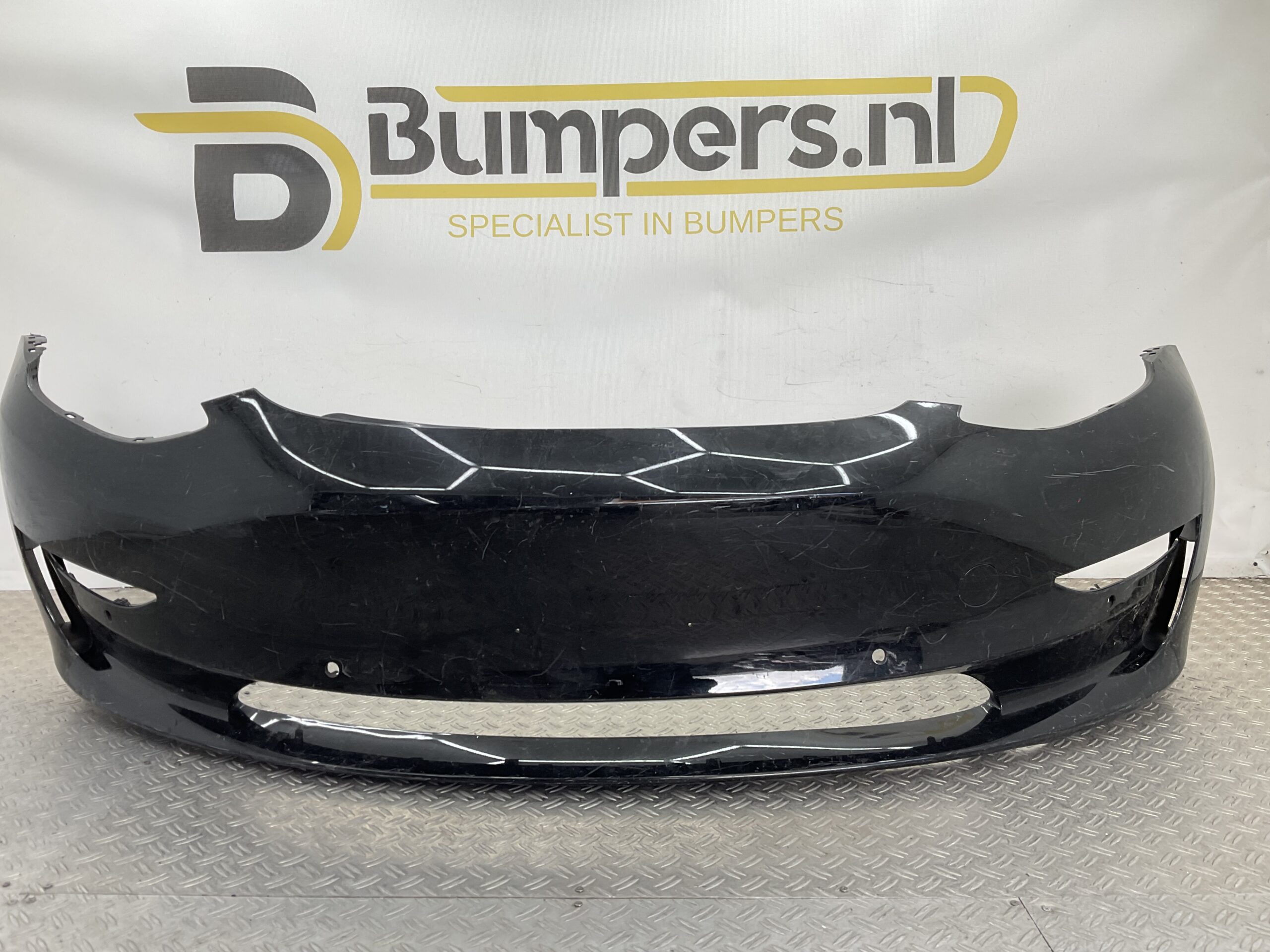 Bumper Tesla Model Y 2020-2024 153704-03-F Voorbumper M1-19236