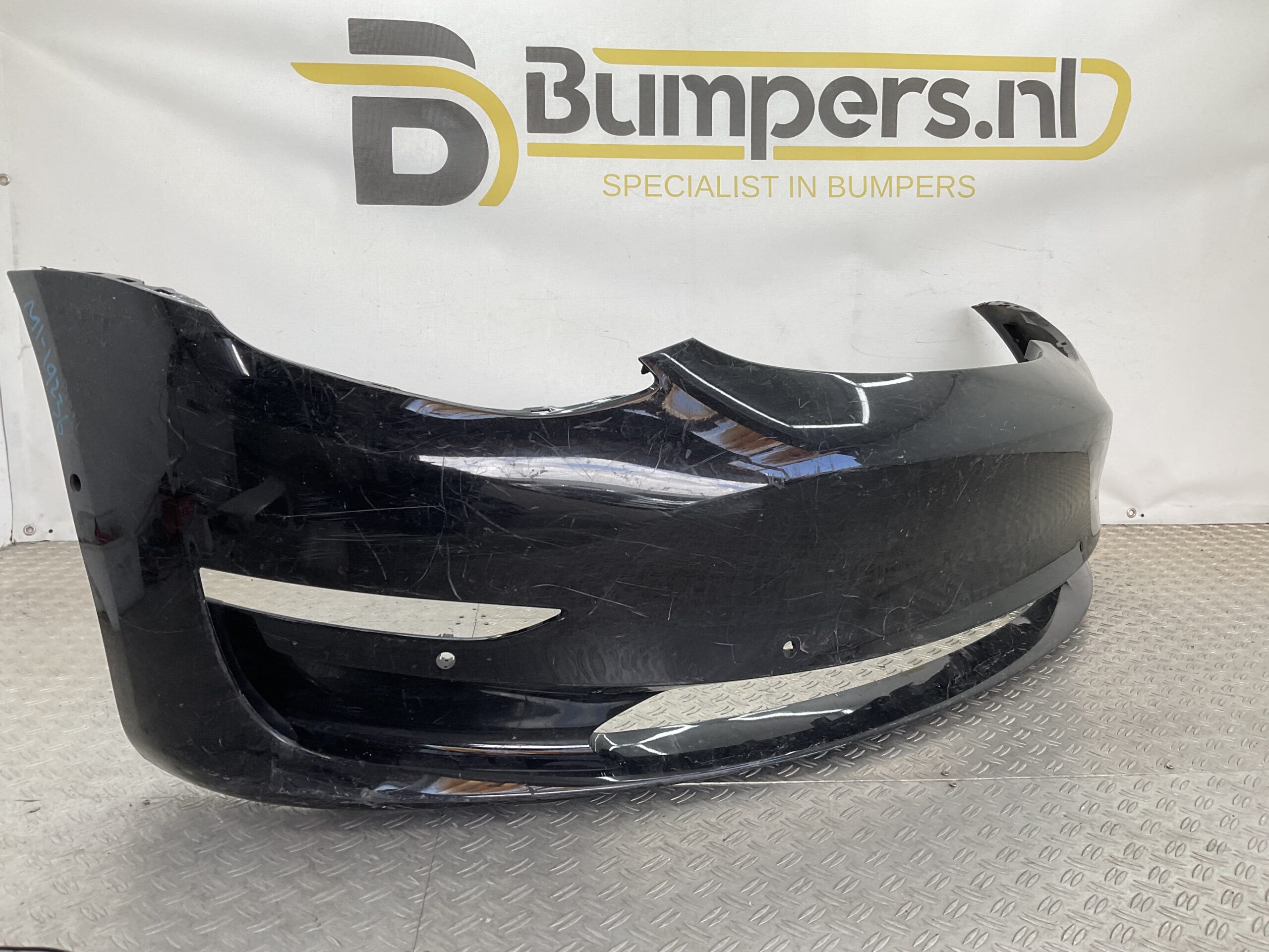 Bumper Tesla Model Y 2020-2024 153704-03-F Voorbumper M1-19236