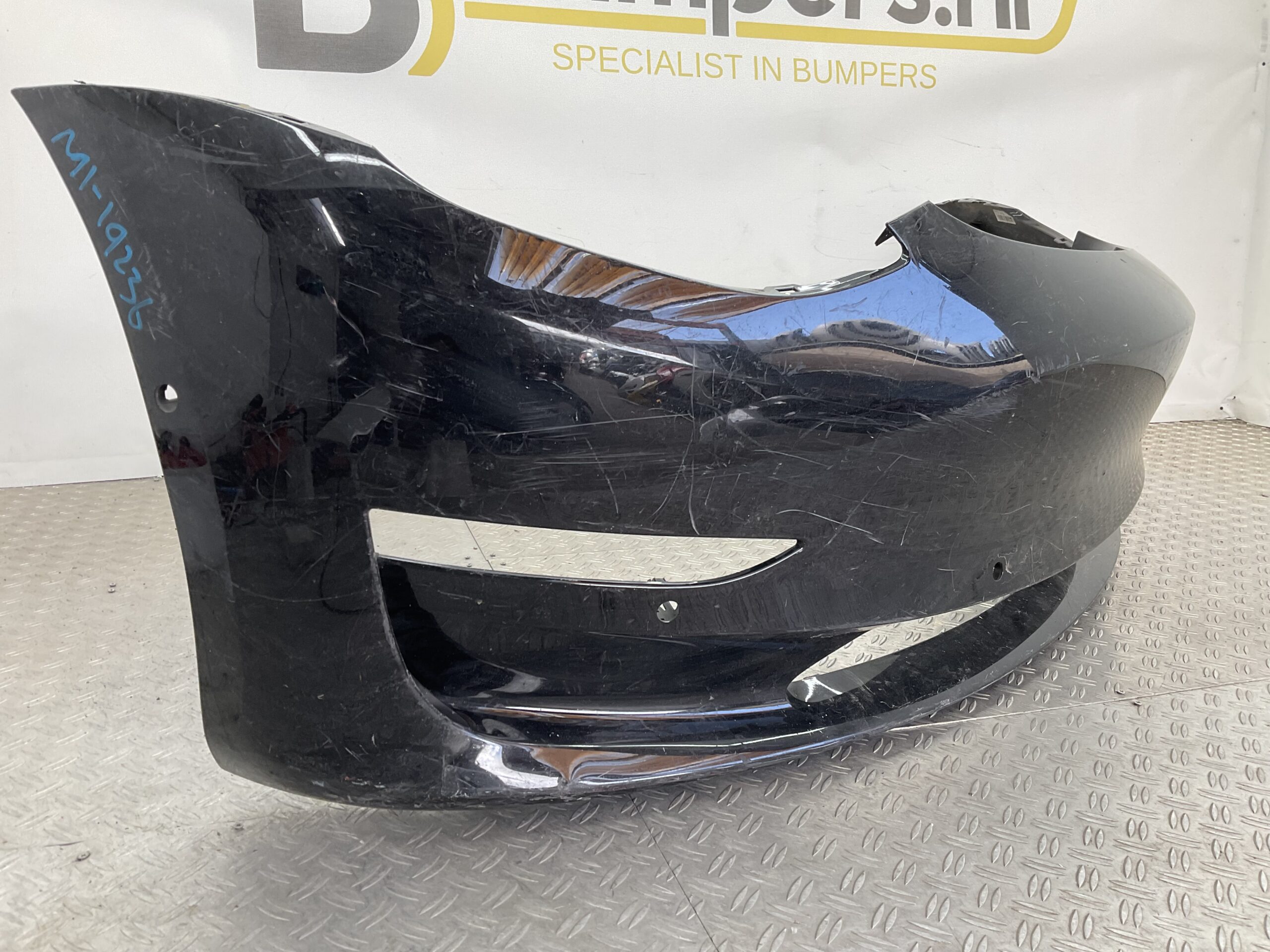 Bumper Tesla Model Y 2020-2024 153704-03-F Voorbumper M1-19236