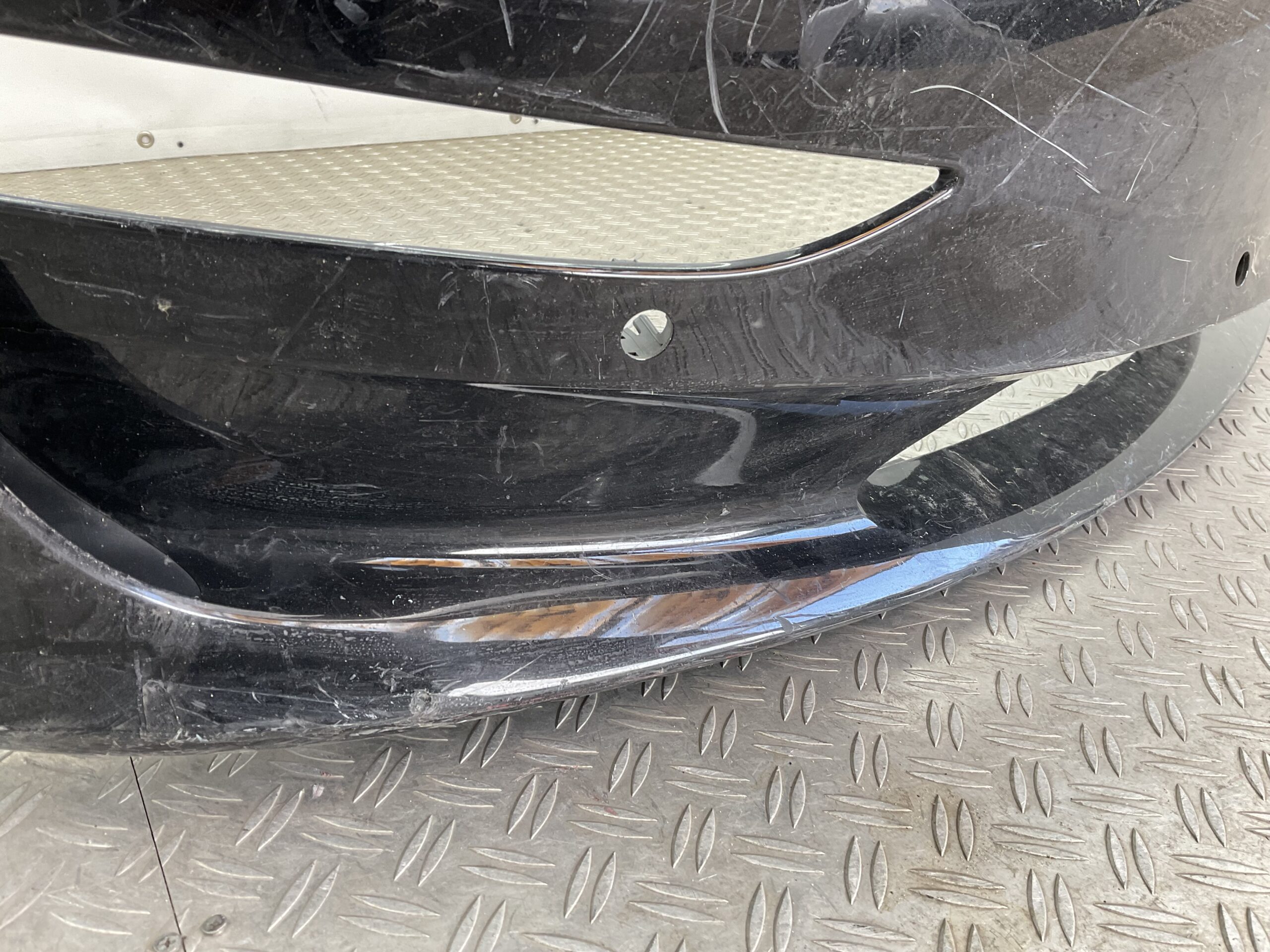 Bumper Tesla Model Y 2020-2024 153704-03-F Voorbumper M1-19236
