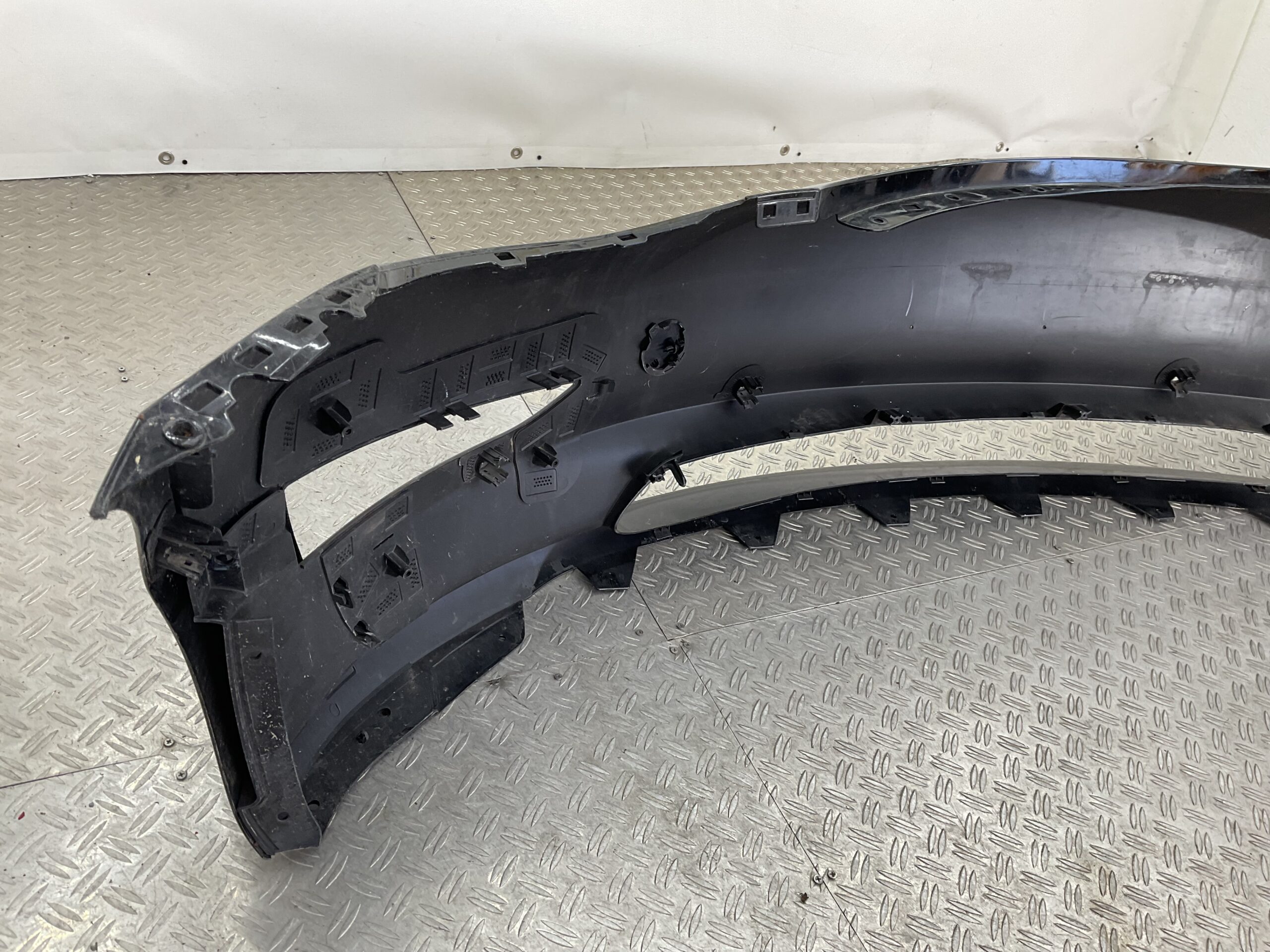 Bumper Tesla Model Y 2020-2024 153704-03-F Voorbumper M1-19236