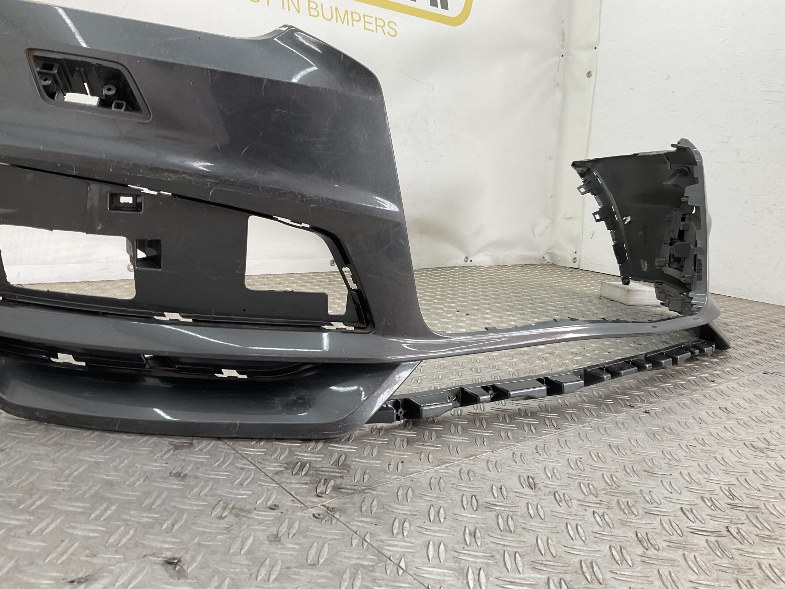 Bumper Audi Q3 8U Facelift S-Line SLine kls pdc 8U0807437-AS Voorbumper H10-20414