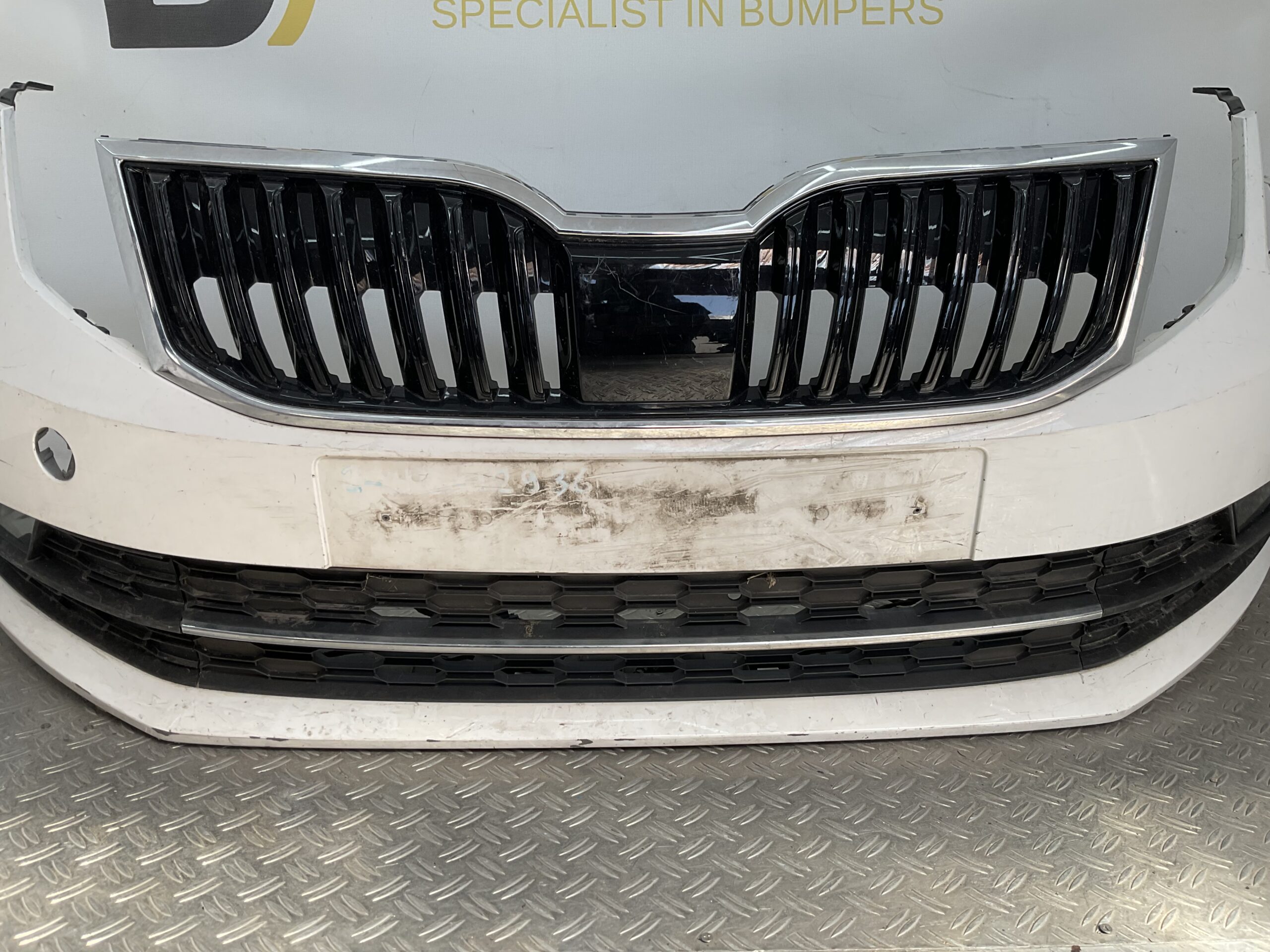 Bumper Skoda Octavia 3 Facelift kls 16-20 5E0807221N Voorbumper H2-20564