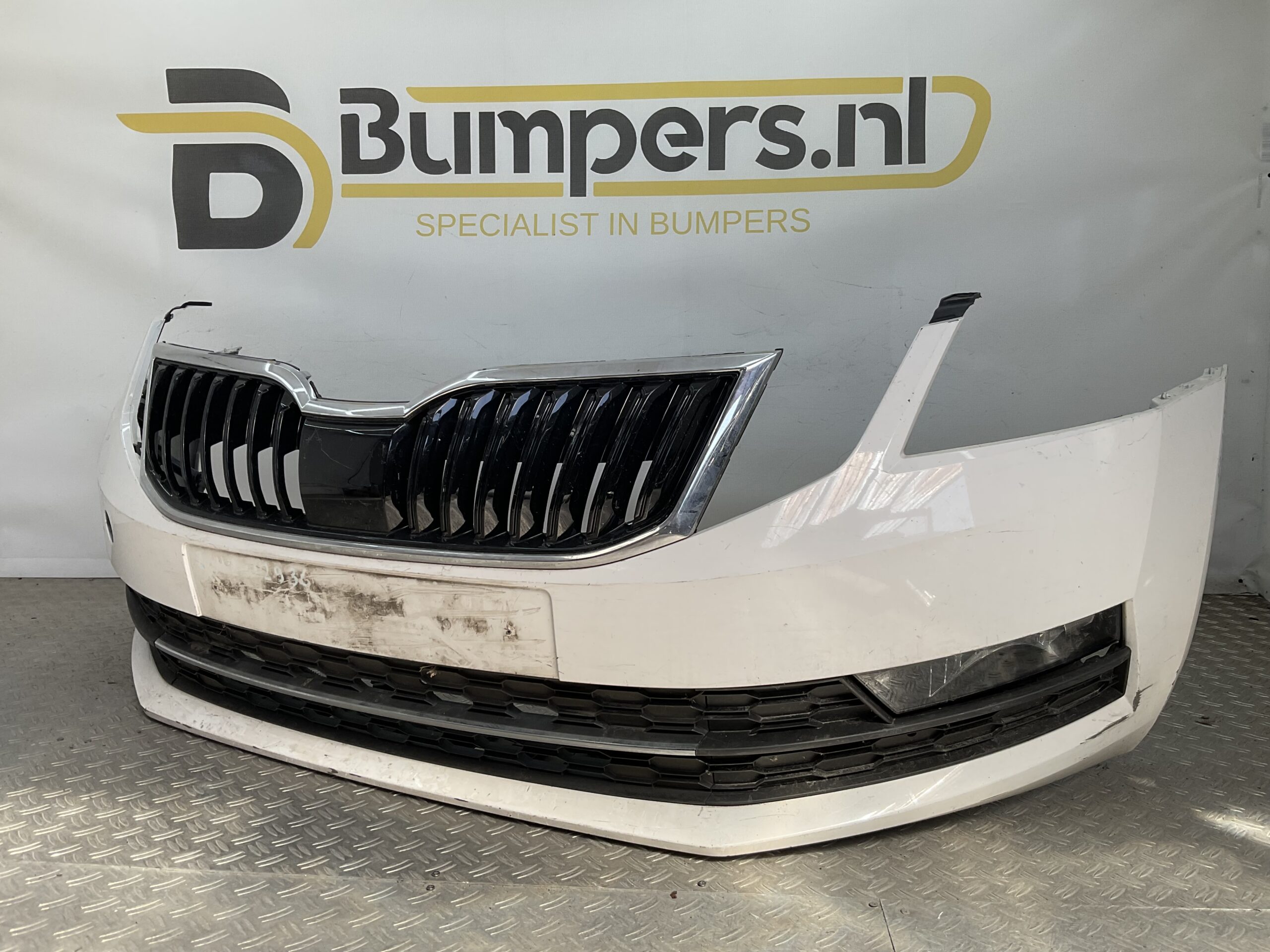 Bumper Skoda Octavia 3 Facelift kls 16-20 5E0807221N Voorbumper H2-20564