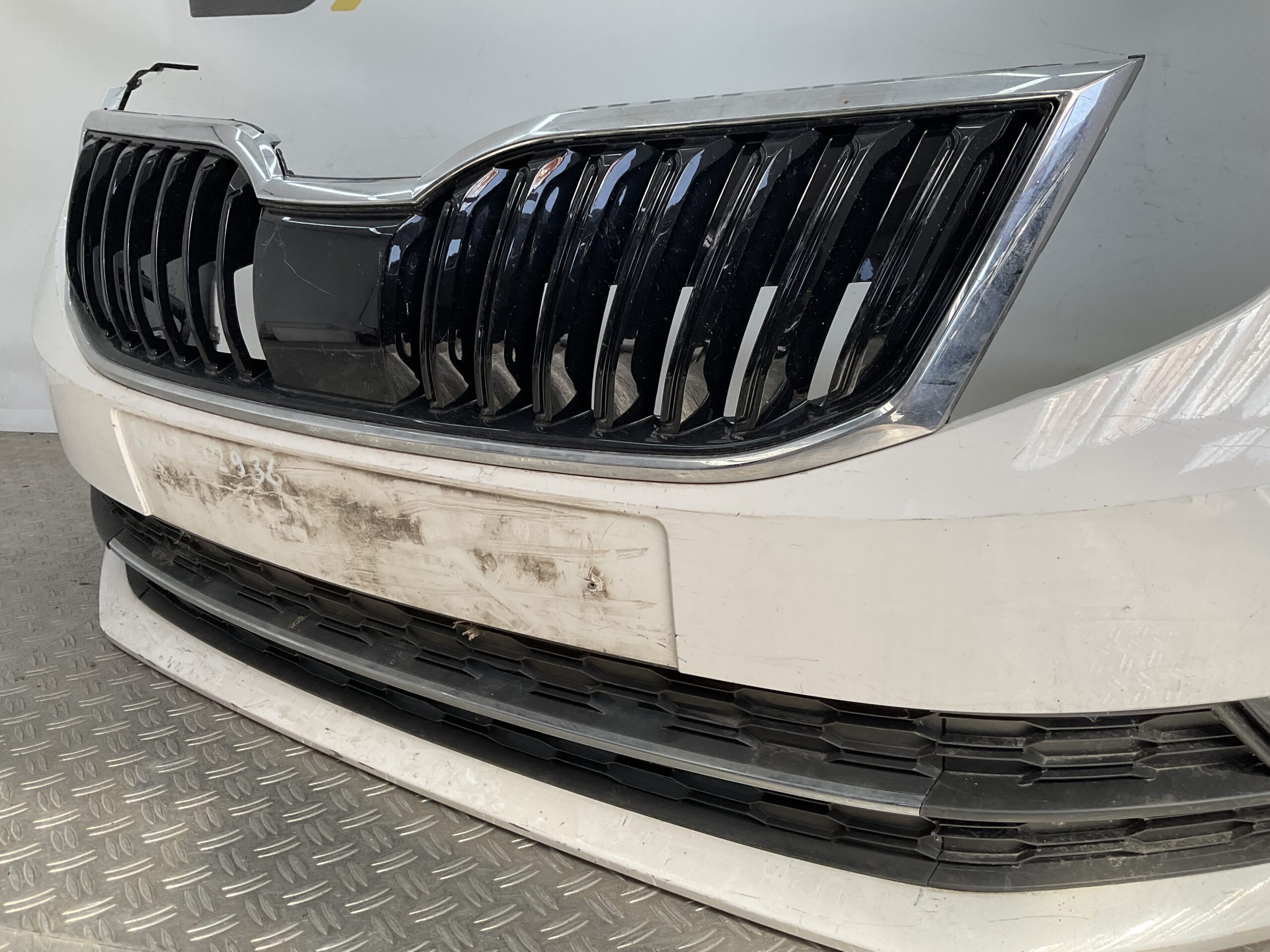 Bumper Skoda Octavia 3 Facelift kls 16-20 5E0807221N Voorbumper H2-20564
