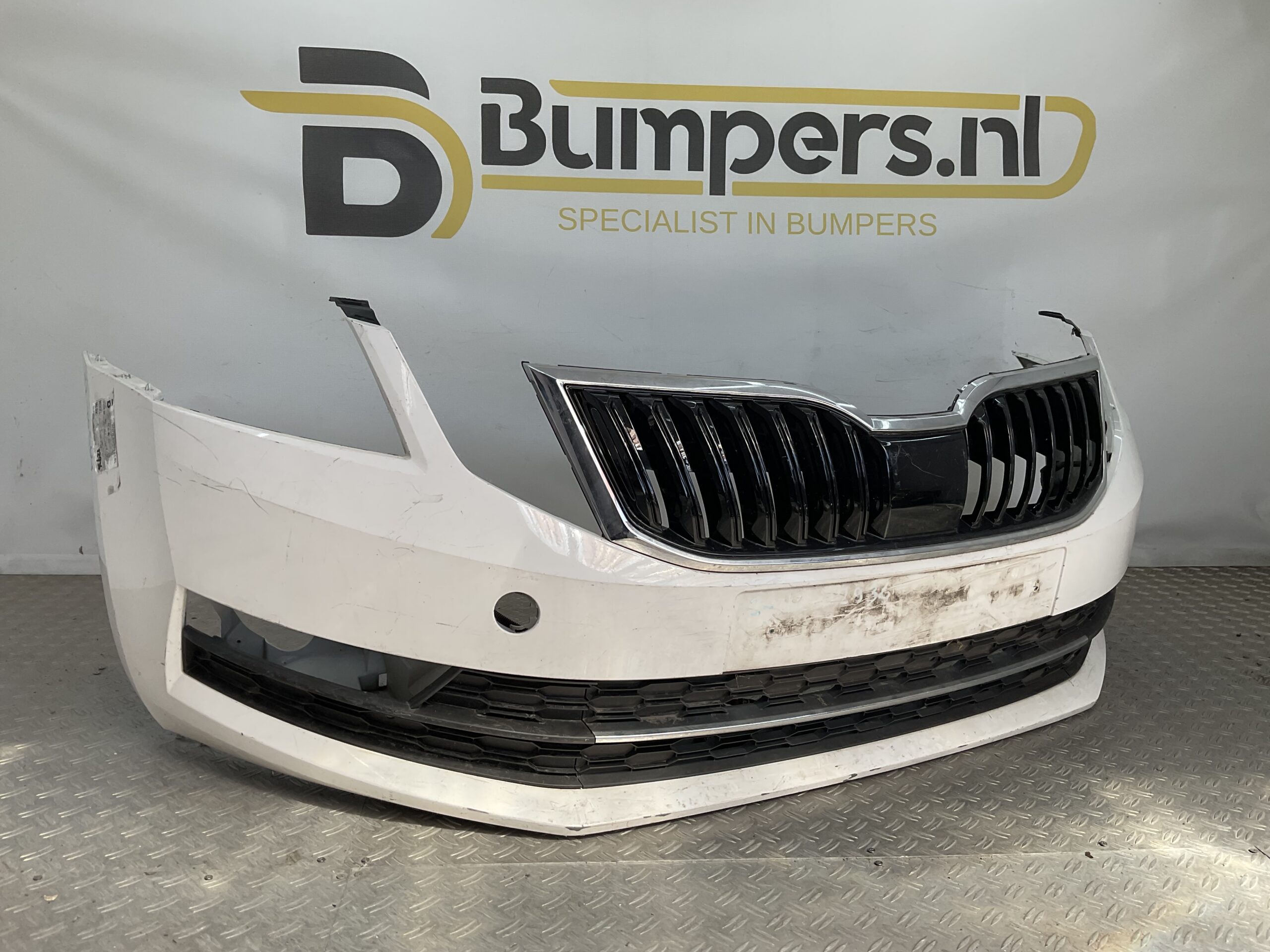 Bumper Skoda Octavia 3 Facelift kls 16-20 5E0807221N Voorbumper H2-20564