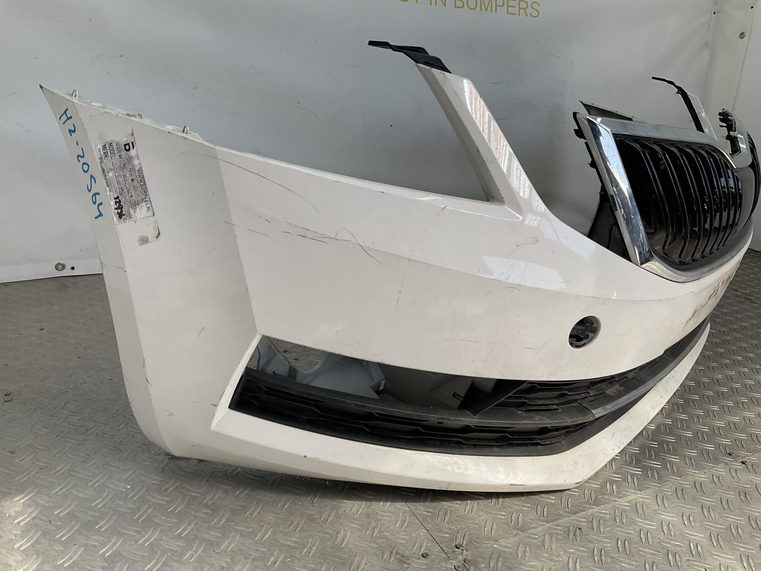 Bumper Skoda Octavia 3 Facelift kls 16-20 5E0807221N Voorbumper H2-20564