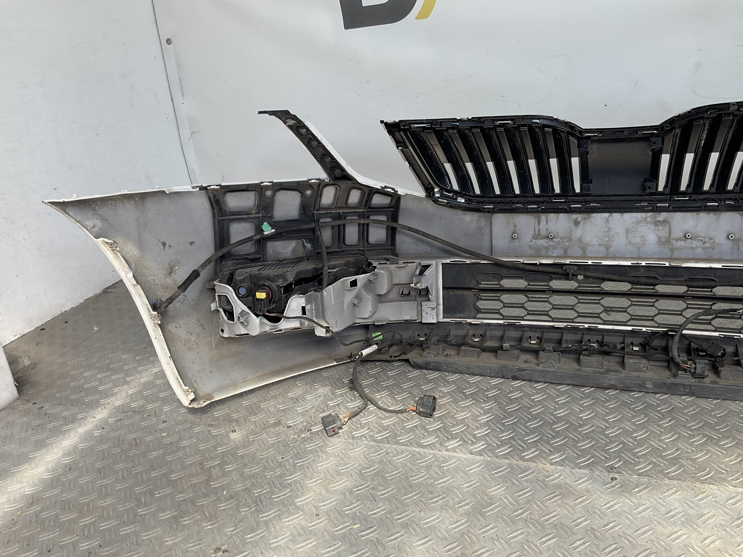 Bumper Skoda Octavia 3 Facelift kls 16-20 5E0807221N Voorbumper H2-20564