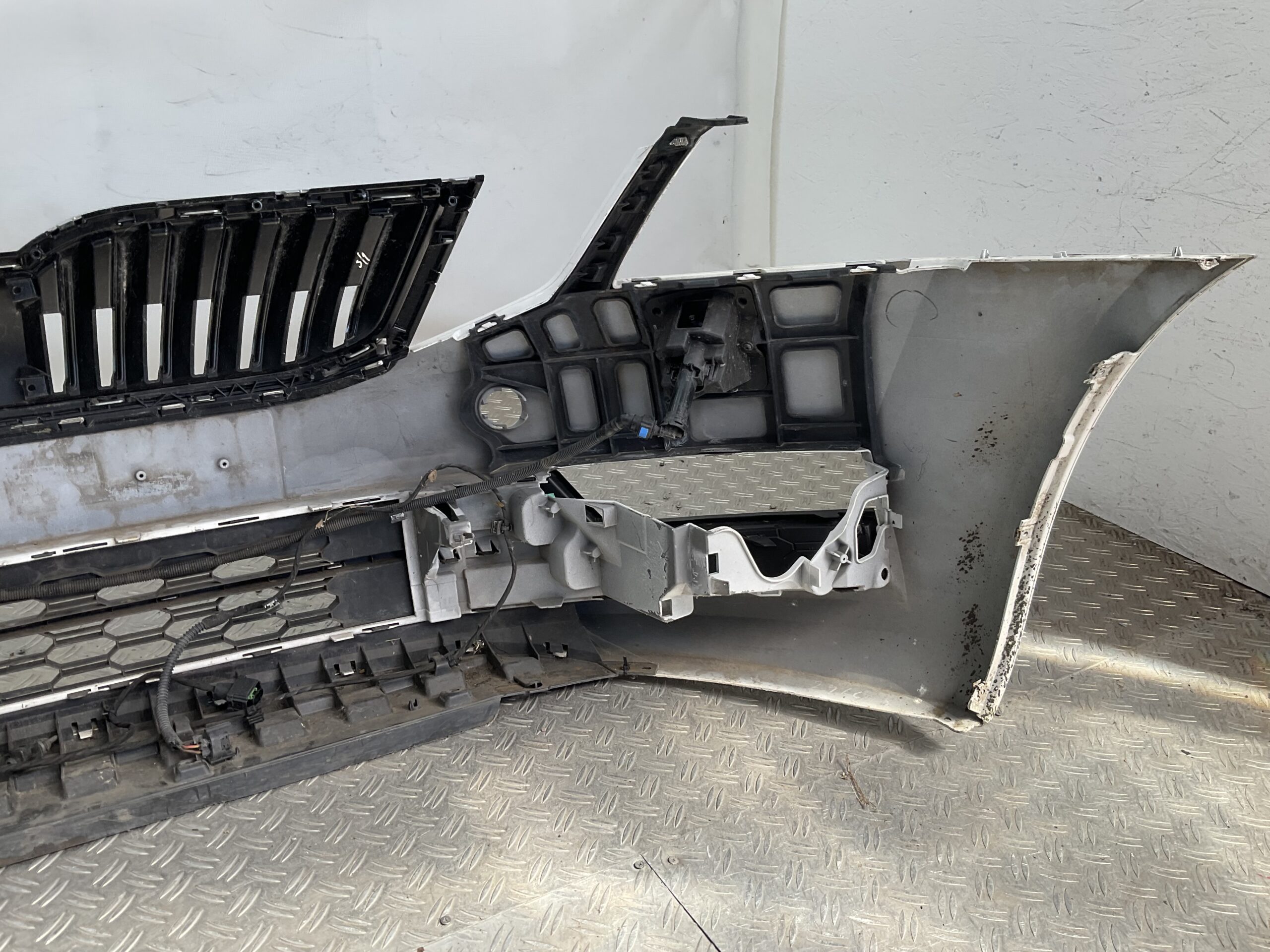 Bumper Skoda Octavia 3 Facelift kls 16-20 5E0807221N Voorbumper H2-20564