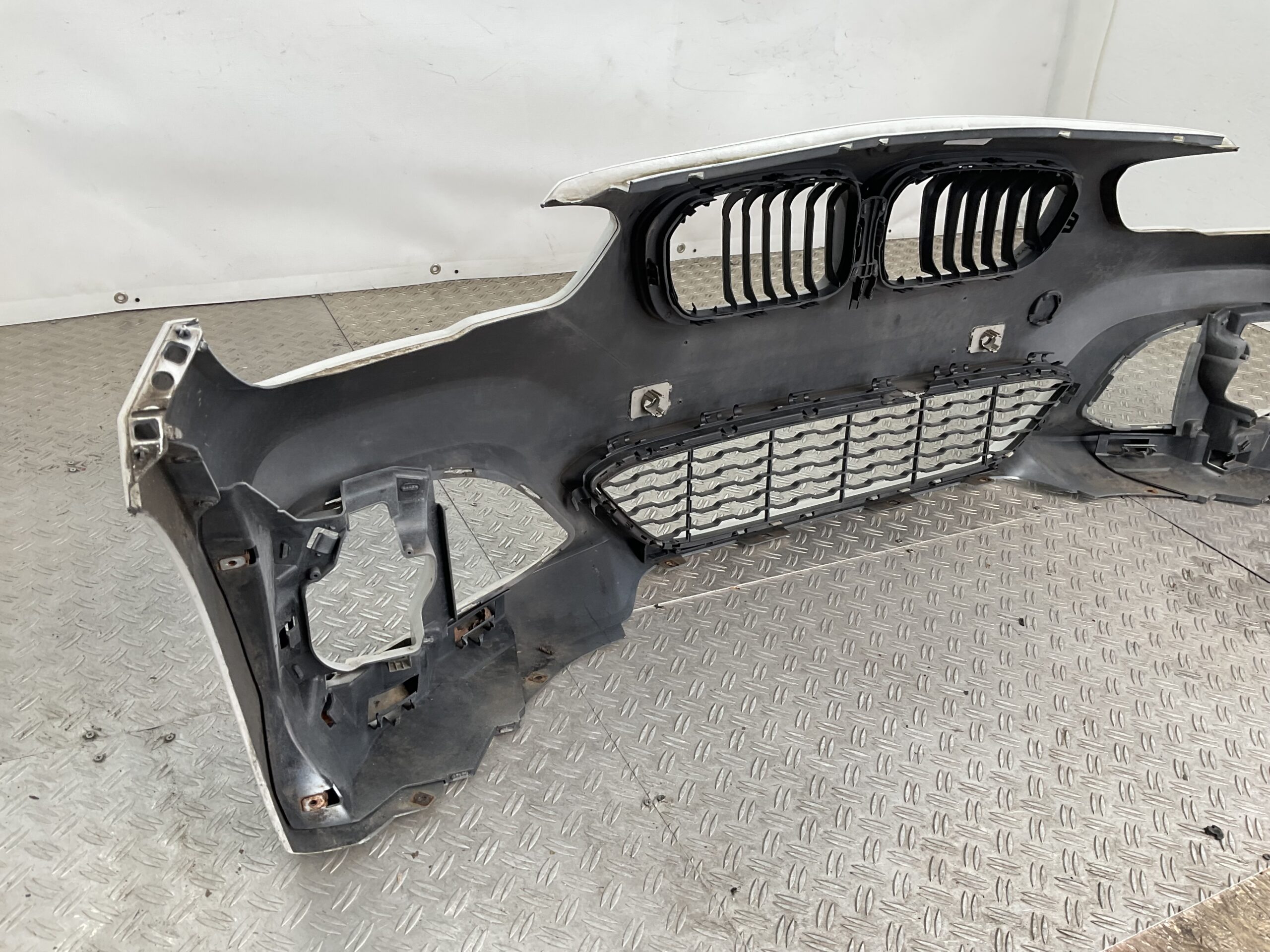 Bumper BMW 1 Serie F20 F21 MPakket M-Pakket Facelift 15- 51118060283 Voorbumper K7-20304