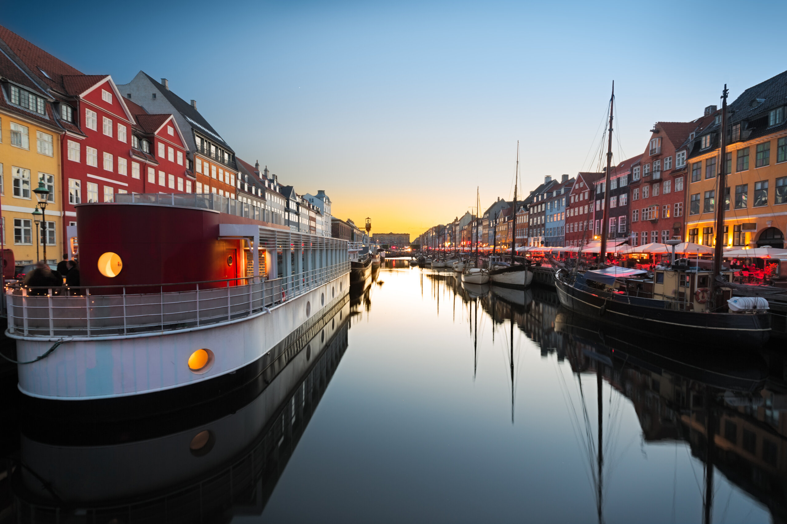 Ships,In,Nyhavn,At,Sunset,,Copenhagen,,Denmark