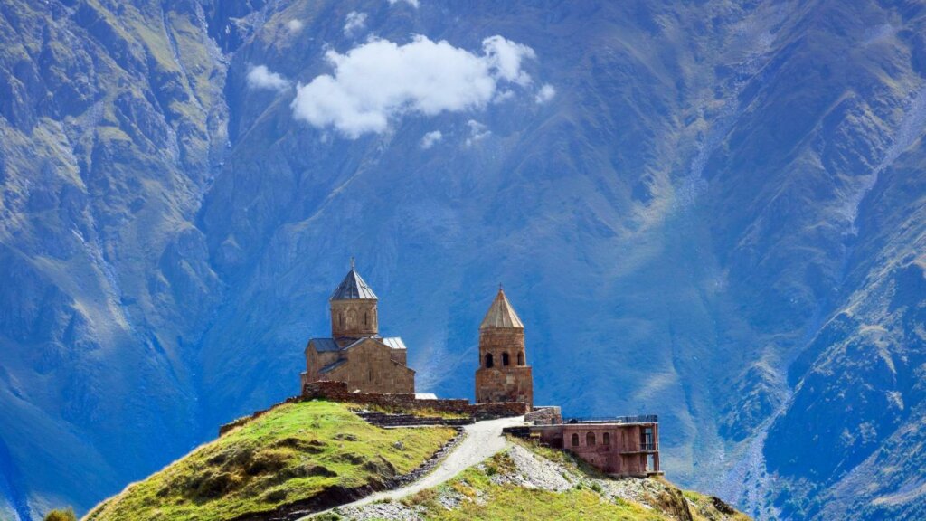 Gergeti Trinity Church - Georgie - Christoffel Travel